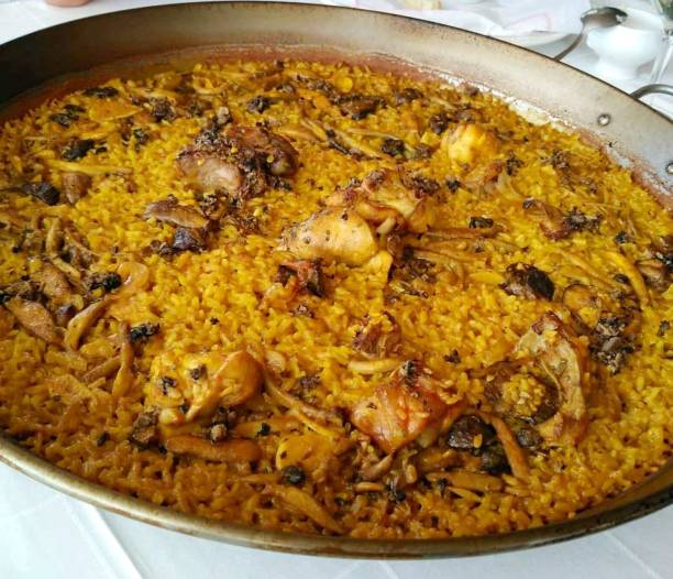 arroz con costillas y alcachofas